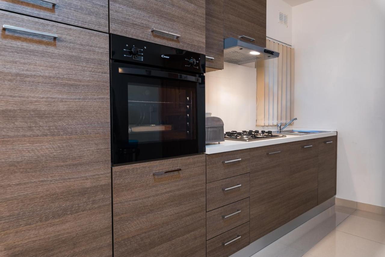 Sh6A- Qawra Prime Location 2 Bedroom Apartment St. Paul's Bay Buitenkant foto