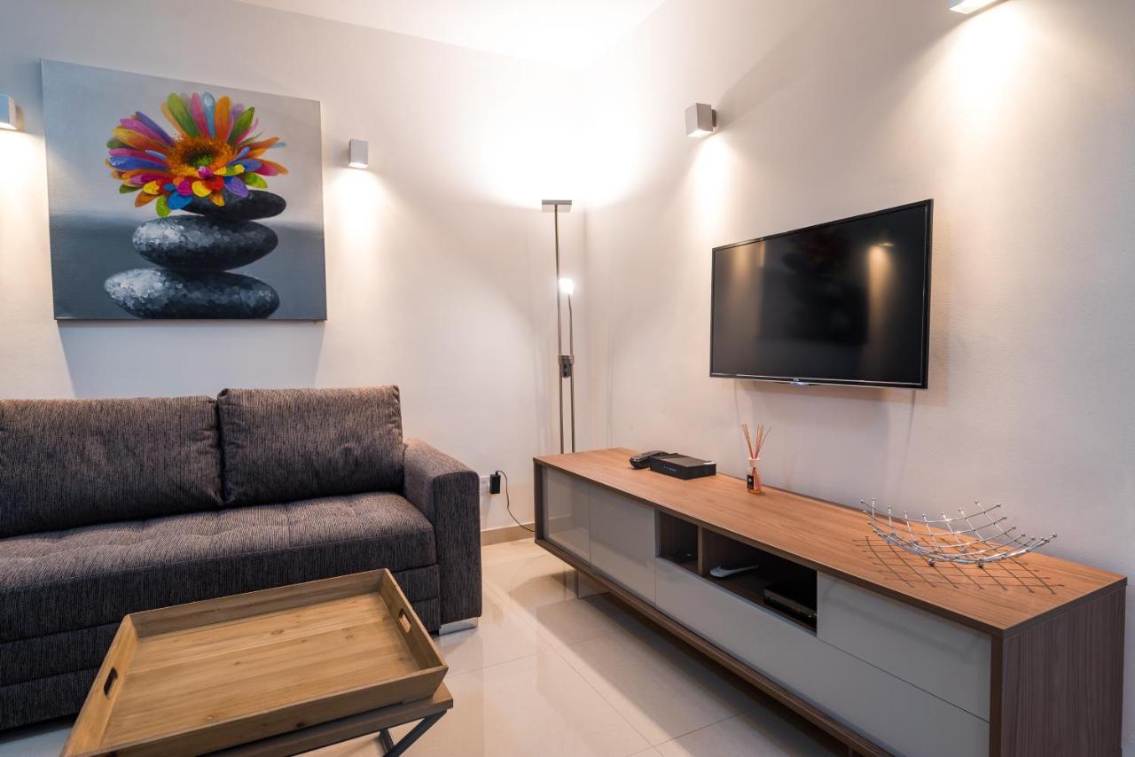 Sh6A- Qawra Prime Location 2 Bedroom Apartment St. Paul's Bay Buitenkant foto